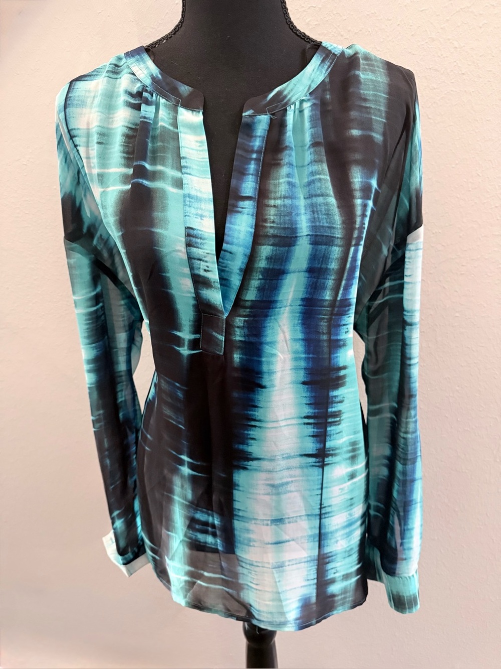 Vince Camuto Teal & Black Watercolor-Print Blouse